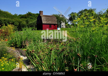 Middletown, Rhode Island:  C. 1700 Guard House with medicinal and herb garden at Prescott Farm Historic Site Stock Photo