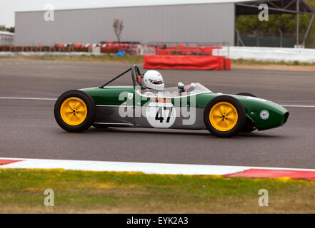 Lorraine Gathercole driving a Lotus 18, during the qualifying session for the Peter Arundell Trophy for Historic Formula Junior Stock Photo