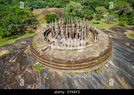 Sri Lanka, province du Centre-Nord, region de Polonnaruwa, Medirigiriya, Mandalagiri Vihara, vatadage, chambres circulaires des Stock Photo