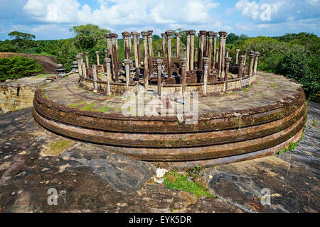 Sri Lanka, province du Centre-Nord, region de Polonnaruwa, Medirigiriya, Mandalagiri Vihara, vatadage, chambres circulaires des Stock Photo