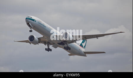 Cathay Pacific Boeing 777-367 ER arriving in Zurich from Hong Kong