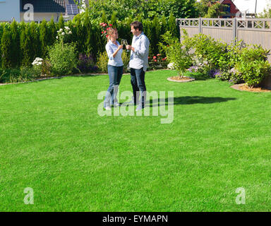 turf, lay, garden, couple, chink, lawn Stock Photo