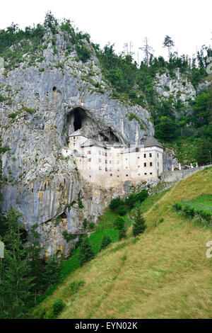 Cliff dwelling. Predjama Castle, Predjamski, Inner Carniola, Slovenia. Stock Photo