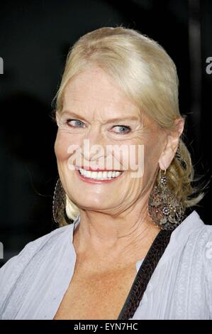 File. 1st Aug, 2015. US country singer LYNN ANDERSON (September 26, 1947 - July 31, 2015) best known for her worldwide 1971 hit (I Never Promised You a) Rose Garden, has died, aged 67. She had been in hospital in Nashville, where she suffered a heart attack on Thursday. Other US hits included You're My Man, How Can I Unlove You? and Top of the World. Pictured: Sept. 6, 2006 - Hollywood, California, U.S. - K49559MGE.Lynn Anderson during the premiere of the new movie from Columbia Pictures' Gridiron Gang, held at Grauman's Chinese Theatre. (Credit Image: © Michael Germana/Globe Photos/ZUMAPRE Stock Photo