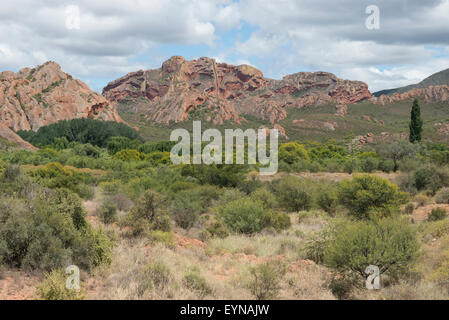 Red Stone Hills between Calitzdorp and Oudtshoorn, at the foot of the Swartberg, Western Cape, South Africa Stock Photo