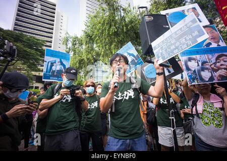 Hong Kong. 01st Aug, 2015. Hundreds of Hong Kong localist protesters gather at Chater Garden in the Central district of Hong Kong in an anti police demonstration as pro Beijing supporters host an event just meters away to support the police force of the city. Credit:  Geovien So/Pacific Press/Alamy Live News Stock Photo