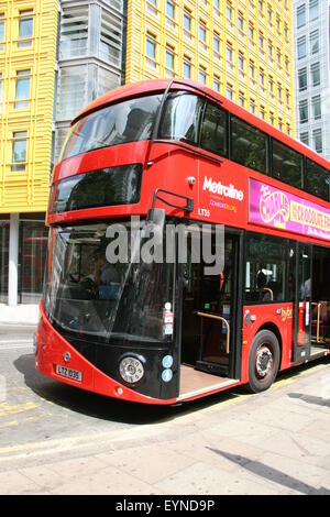 A RED LONDON TRANSPORT METROLINE NEW ROUTEMASTER BUS AT TRAFALGER ...