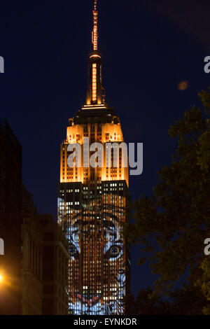 New York City, USA, 1st Aug, 2015. Digital light projections of the world's endangered species are seen on the south facade of the Empire State Building in Manhattan borough, New York City, United States, Aug. 1, 2105. The landmark Empire State Building shined brightly with digital light projections of the world's endangered species Saturday evening. The show was billed as a first-of-its-kind live video projection and aimed to raise awareness about animals at risk of being lost forever. Credit:  Xinhua/Alamy Live News Stock Photo
