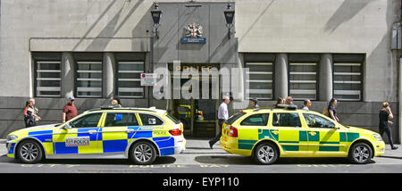 Police station uk & entrance in Bishopsgate City of London England & police car paramedic response unit parked outside with unconnected passers-by's Stock Photo