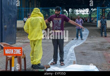 Kolkata, Indian state West Bengal. 2nd Aug, 2015. Indian security personnel take part in a drill on chemical, biological, radiological and nuclear emergency at cargo terminal of Netaji Subhas Chandra Bose International Airport in Kolkata, capital of eastern Indian state West Bengal, Aug. 2, 2015. National Disaster Response Force (NDRF), Airports Authority of India (AAI) and other disaster management group took part in this exercise. Credit:  Tumpa Mondal/Xinhua/Alamy Live News Stock Photo