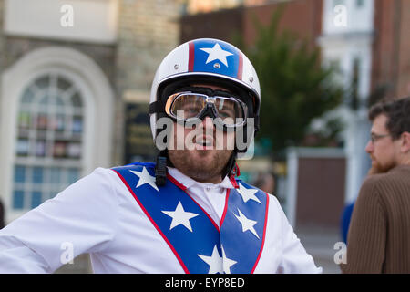 Stockton-on-Tees, UK, Saturday, 1st August, 2015. A street performer at Instant Light, the 28th Stockton International Riverside Festival. Credit:  Andrew Nicholson/Alamy Live News Stock Photo