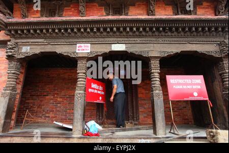 Lalitpur, Nepal. 2nd Aug, 2015. A man is seen at a temple still restricted to visit in Lalitpur, Nepal, Aug. 2, 2015. The Nepalese government faces criticism for its 'indecision' to bring the National Reconstruction Authority into operation after more than three months of the April 25 devastating earthquake. © Sunil Sharma/Xinhua/Alamy Live News Stock Photo