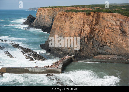 View of cliffs at Entrada da Barco, Parque Natural do Sudoeste Alentejano e Costa Vicentina, Portugal. Stock Photo