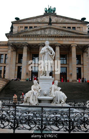 Friedrich Schiller-Denkmal am Konzerthaus, Gendarmenmarkt, Berlin-Mitte. Stock Photo
