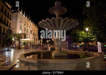 Fountain in Plaza Nueva at night with Royal Chancery of Granada and church of Santa Ana Stock Photo