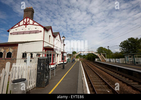 train station at Llanfairpwllgwyngyllgogerychwyrndrobwllllantysiliogogogoch anglesey wales Stock Photo