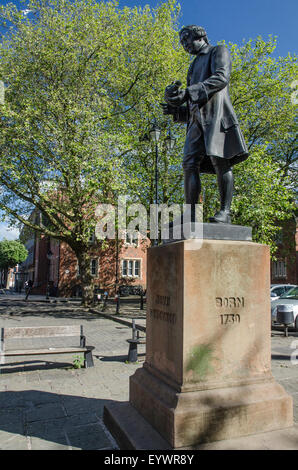 Statue of Josiah Wedgewood outside Stoke-on-Trent Station Stock Photo