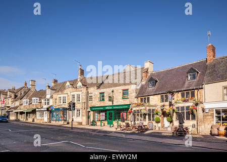 The pretty High Street in the Cotswold village of Burford, Oxfordshire, England Stock Photo