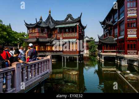 Yuyuan Gardens and Bazaar, Old Shanghai, Shanghai, China Stock Photo