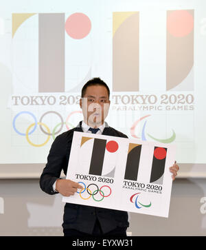 Tokyo, Japan. 5th Aug, 2015. Japanese designer Kenjiro Sano denies an alleged plagiarism during a news conference in Tokyo on Wednesday, August 5, 2015. Belgian designer Olivier Debie has claimed that the recently unveiled emblem Sano designed for the 2020 Tokyo Olympics resembles the logo Debie designed for a Belgian theater. Debie sent a letter to the International Olympic Committee and the Tokyo Olympics Organizing Committee seeking its retraction. Credit:  Natsuki Sakai/AFLO/Alamy Live News Stock Photo