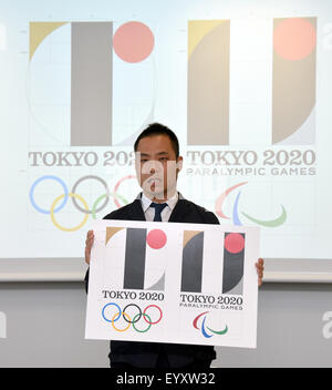 Tokyo, Japan. 5th Aug, 2015. Japanese designer Kenjiro Sano denies an alleged plagiarism during a news conference in Tokyo on Wednesday, August 5, 2015. Belgian designer Olivier Debie has claimed that the recently unveiled emblem Sano designed for the 2020 Tokyo Olympics resembles the logo Debie designed for a Belgian theater. Debie sent a letter to the International Olympic Committee and the Tokyo Olympics Organizing Committee seeking its retraction. Credit:  Natsuki Sakai/AFLO/Alamy Live News Stock Photo