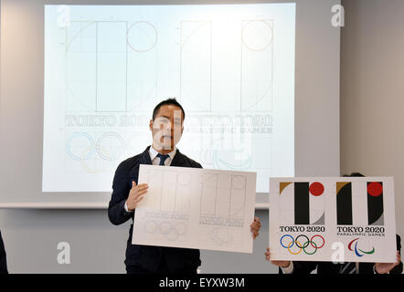 Tokyo, Japan. 5th Aug, 2015. Japanese designer Kenjiro Sano denies an alleged plagiarism during a news conference in Tokyo on Wednesday, August 5, 2015. Belgian designer Olivier Debie has claimed that the recently unveiled emblem Sano designed for the 2020 Tokyo Olympics resembles the logo Debie designed for a Belgian theater. Debie sent a letter to the International Olympic Committee and the Tokyo Olympics Organizing Committee seeking its retraction. Credit:  Natsuki Sakai/AFLO/Alamy Live News Stock Photo