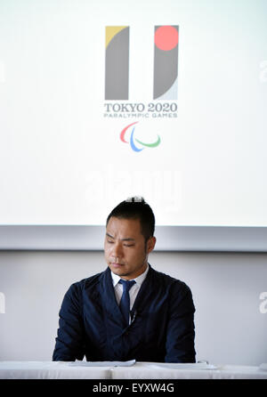 Tokyo, Japan. 5th Aug, 2015. Japanese designer Kenjiro Sano denies an alleged plagiarism during a news conference in Tokyo on Wednesday, August 5, 2015. Belgian designer Olivier Debie has claimed that the recently unveiled emblem Sano designed for the 2020 Tokyo Olympics resembles the logo Debie designed for a Belgian theater. Debie sent a letter to the International Olympic Committee and the Tokyo Olympics Organizing Committee seeking its retraction. Credit:  Natsuki Sakai/AFLO/Alamy Live News Stock Photo