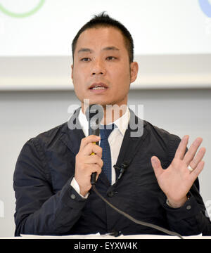 Tokyo, Japan. 5th Aug, 2015. Japanese designer Kenjiro Sano denies an alleged plagiarism during a news conference in Tokyo on Wednesday, August 5, 2015. Belgian designer Olivier Debie has claimed that the recently unveiled emblem Sano designed for the 2020 Tokyo Olympics resembles the logo Debie designed for a Belgian theater. Debie sent a letter to the International Olympic Committee and the Tokyo Olympics Organizing Committee seeking its retraction. Credit:  Natsuki Sakai/AFLO/Alamy Live News Stock Photo