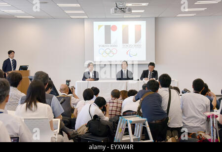 Tokyo, Japan. 5th Aug, 2015. Japanese designer Kenjiro Sano denies an alleged plagiarism during a news conference in Tokyo on Wednesday, August 5, 2015. Belgian designer Olivier Debie has claimed that the recently unveiled emblem Sano designed for the 2020 Tokyo Olympics resembles the logo Debie designed for a Belgian theater. Debie sent a letter to the International Olympic Committee and the Tokyo Olympics Organizing Committee seeking its retraction. Credit:  Natsuki Sakai/AFLO/Alamy Live News Stock Photo