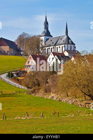 district Altenruethen with parish church St. Gervasius and St. Protasius, Germany, North Rhine-Westphalia, Sauerland, Ruethen Stock Photo