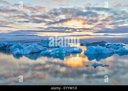 Joekulsarlon glacial lake at sunset, Iceland, Austurland, Kalfafellsstadur Stock Photo