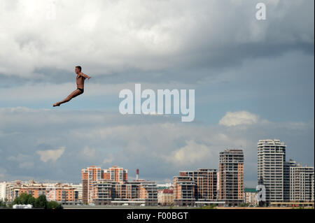 Kazan. 5th Aug, 2015. Artem Silchenko of Russia competes during men's high dive final at FINA World Championships in Kazan, Russia, Aug. 5, 2015 Credit:  Pavel Bednyakov/Xinhua/Alamy Live News Stock Photo