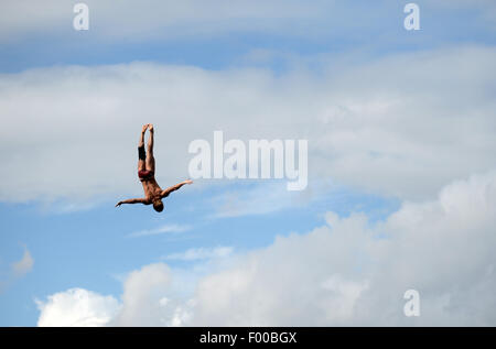 Kazan. 5th Aug, 2015. Anatolii Shabotrenko of Ukraine competes during men's high dive final at FINA World Championships in Kazan, Russia, Aug. 5, 2015 Credit:  Pavel Bednyakov/Xinhua/Alamy Live News Stock Photo