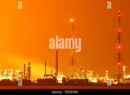 lightened petrochemical industry in Antwerp harbour at night, Belgium, Antwerp Stock Photo