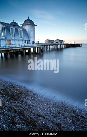 Penarth Pier, Penarth seafront, Penarth, Vale of Glamorgan, South Wales. A long exposure at dusk. Stock Photo