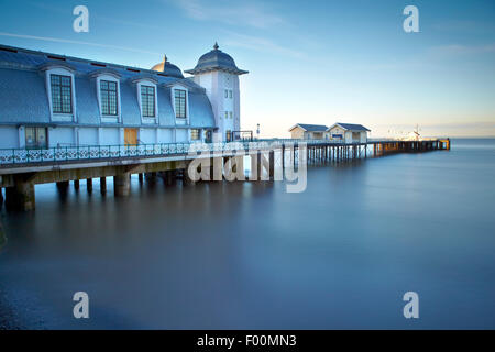 Penarth Pier, Penarth seafront, Penarth, Vale of Glamorgan, South Wales. A long exposure at dusk. Stock Photo