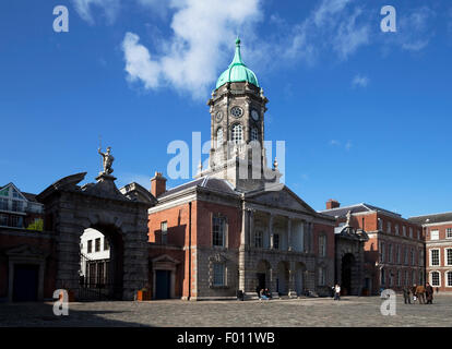 The Bedford Tower (1761) in  the Upper Yard, Flanked by the gates of Fortitude and Justice, Dublin Castle, Dublin City, Ireland Stock Photo