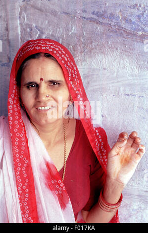 woman in sari brian mcguire Stock Photo