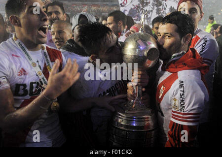 Buenos Aires, Argentina. 5th Aug, 2015. Players of Argentina's River Plate celebrate with the trophy at the end of the second final match of Copa Liberators against Tigers of Mexico, at Monumental Stadium, in Buenos Aires, Argentina, on Aug. 5, 2015. River Plate won 3-0 and obtained the Copa Liberators. Credit:  Alejandro Santa Cruz/TELAM/Xinhua/Alamy Live News Stock Photo