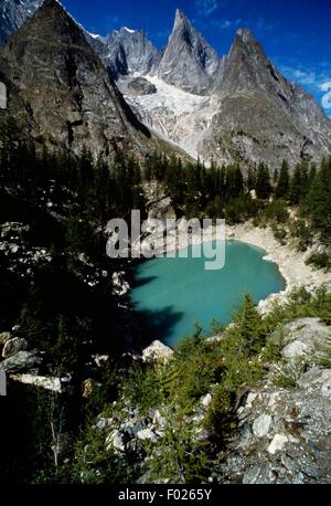 Lake Miage dominated by Aiguille Blanche, Aiguille Noire and Mont Aiguille Noire de Peuterey, Mont Blanc Massif, Graian Alps, Valle d'Aosta, Italy. Stock Photo