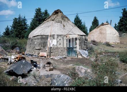 Yurt (home of the nomadic peoples of Asia) Kazakh, in the vicinity of Heaven Lake or Lake Tianchi (UNESCO World Heritage List, 1990), Sinkiang or Xinjiang, Henan, China. Stock Photo