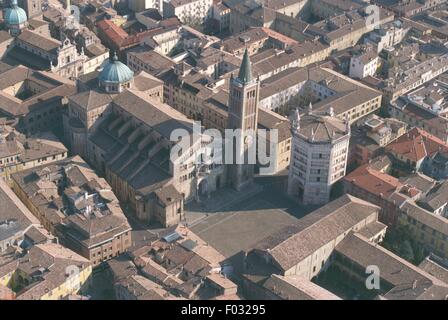 Aerial view of Parma with Piazza del Duomo, the Cathedral and the Baptistery - Emilia Romagna Region, Italy Stock Photo