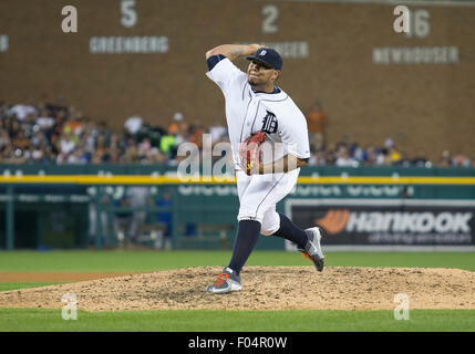 Kansas City Royals pitcher Bruce Chen throws against the Detroit Tigers ...