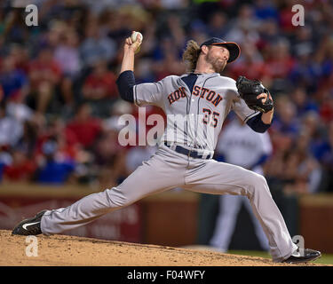 AUG 05, 2015: .Houston Astros relief pitcher Josh Fields (35) takes the mound during an MLB game between the Houston Astros and the Texas Rangers at Globe Life Park in Arlington, TX.Rangers win 4-3.Manny Flores/CSM Stock Photo