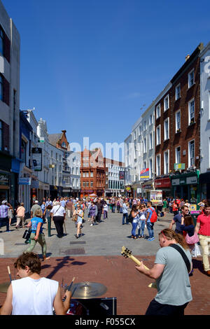 people shopping walking grafton street dublin Stock Photo