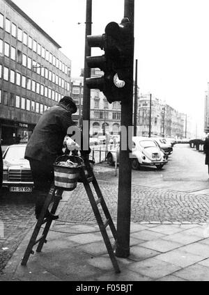 geography / travel, Germany, Hamburg, street scenes / street scene, man cleaning traffic light in the Kaiser-Wilhelm-Strasse, 1970, Additional-Rights-Clearences-Not Available Stock Photo