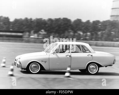 transport historic, car, vehicle variants, Ford Taunus 17M (P3), on a test track, test for the ZDF broadcasting 'Der Autotest', 1963, Additional-Rights-Clearences-Not Available Stock Photo