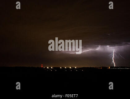 Modesto, California, USA. 6th Aug, 2015. A lightning storm past over central California lighting up the sky and starting a small grass fire near Newman Ca after a bolt hit a pole and caused the power line to drop and cause the fire. © Marty Bicek/ZUMA Wire/Alamy Live News Stock Photo