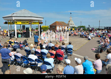 Broadstairs, Kent, UK. 7th August. The first day of the 50th annual Broadstairs Folk Week begins wih performances at the seafront bandstand at 3pm. Credit:  PjrNews/Alamy Live News Stock Photo