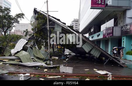 Taipei's Taiwan. 8th Aug, 2015. Buildings are destroyed by storm in downtown Taipei, southeast China's Taiwan, Aug. 8, 2015. Super typhoon Soudelor battered Taiwan after landing in Hualian on Saturday. Fatalities from the typhoon have climbed to four, with another 27 injured and one missing in Taiwan. Credit:  Wu Ching-teng/Xinhua/Alamy Live News Stock Photo